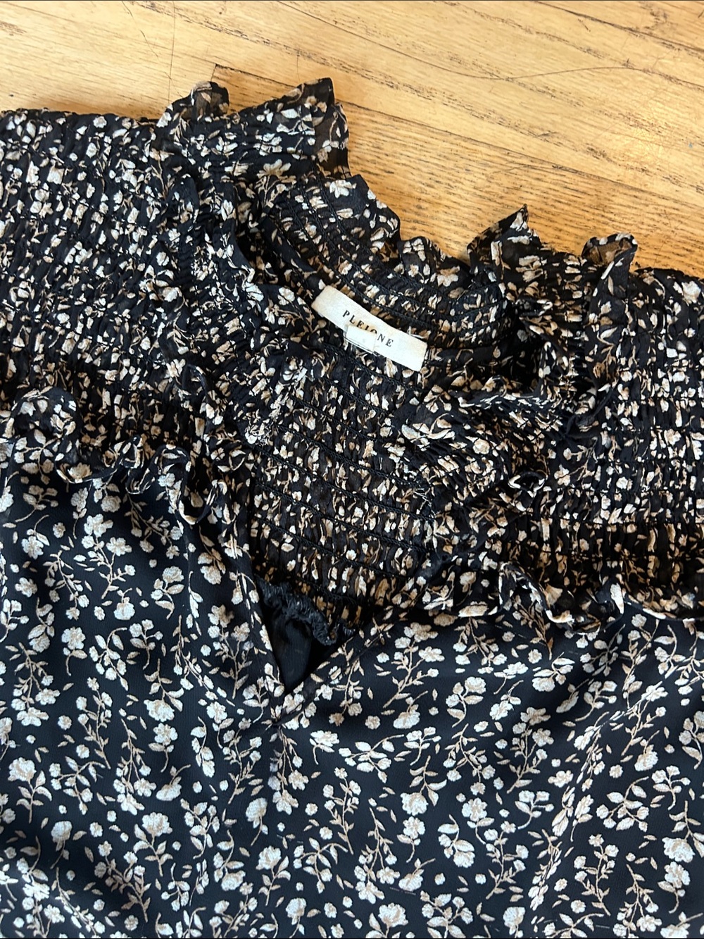 🌸3 FOR $20🌸 Pleione Black and White Floral Ruffle Neck Blouse - Picture 4 of 8